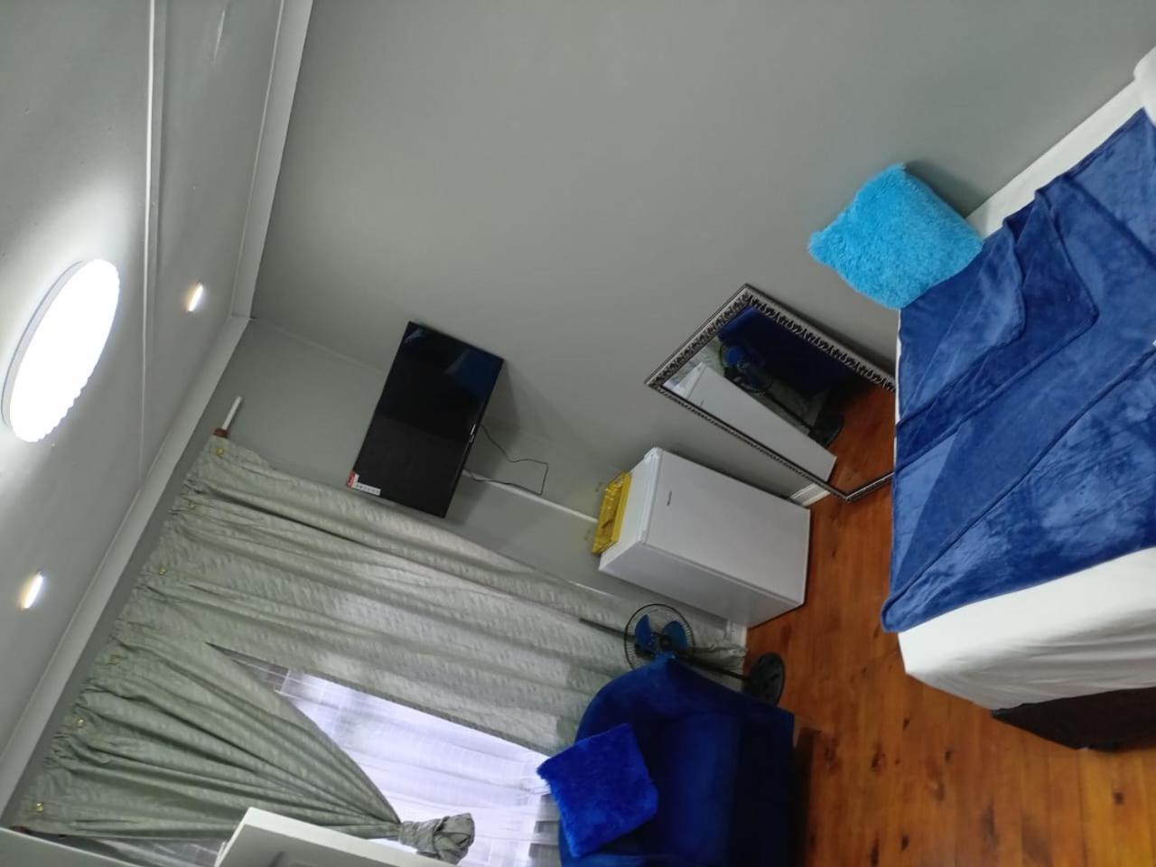 Ufc Quarto em Acomodações Particulares *